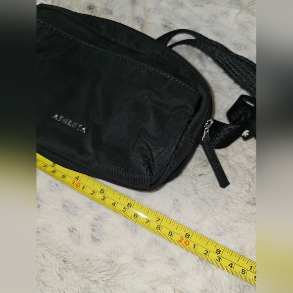 Athleta Black Belt Bag Minimalist Design Durable Nylon Washable Fabric - Picture 6 of 7